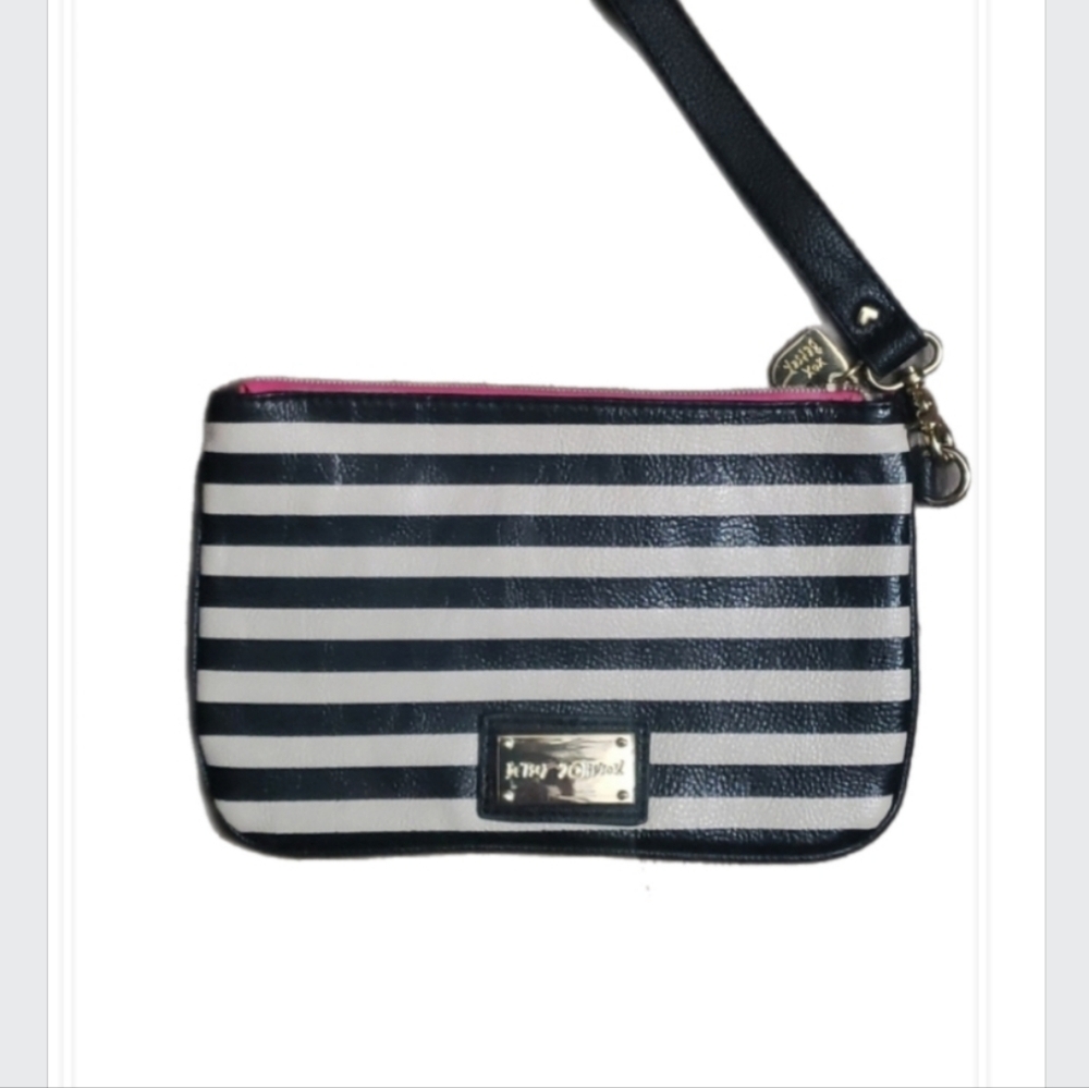 💜Betsy Johnson striped wristlet